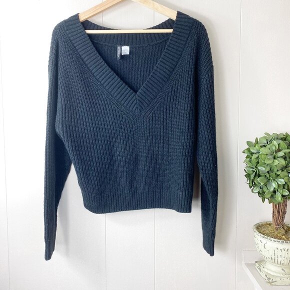 H&M Sweaters - H&M Black V-Neckline Knit Pullover Sweater Size Medium